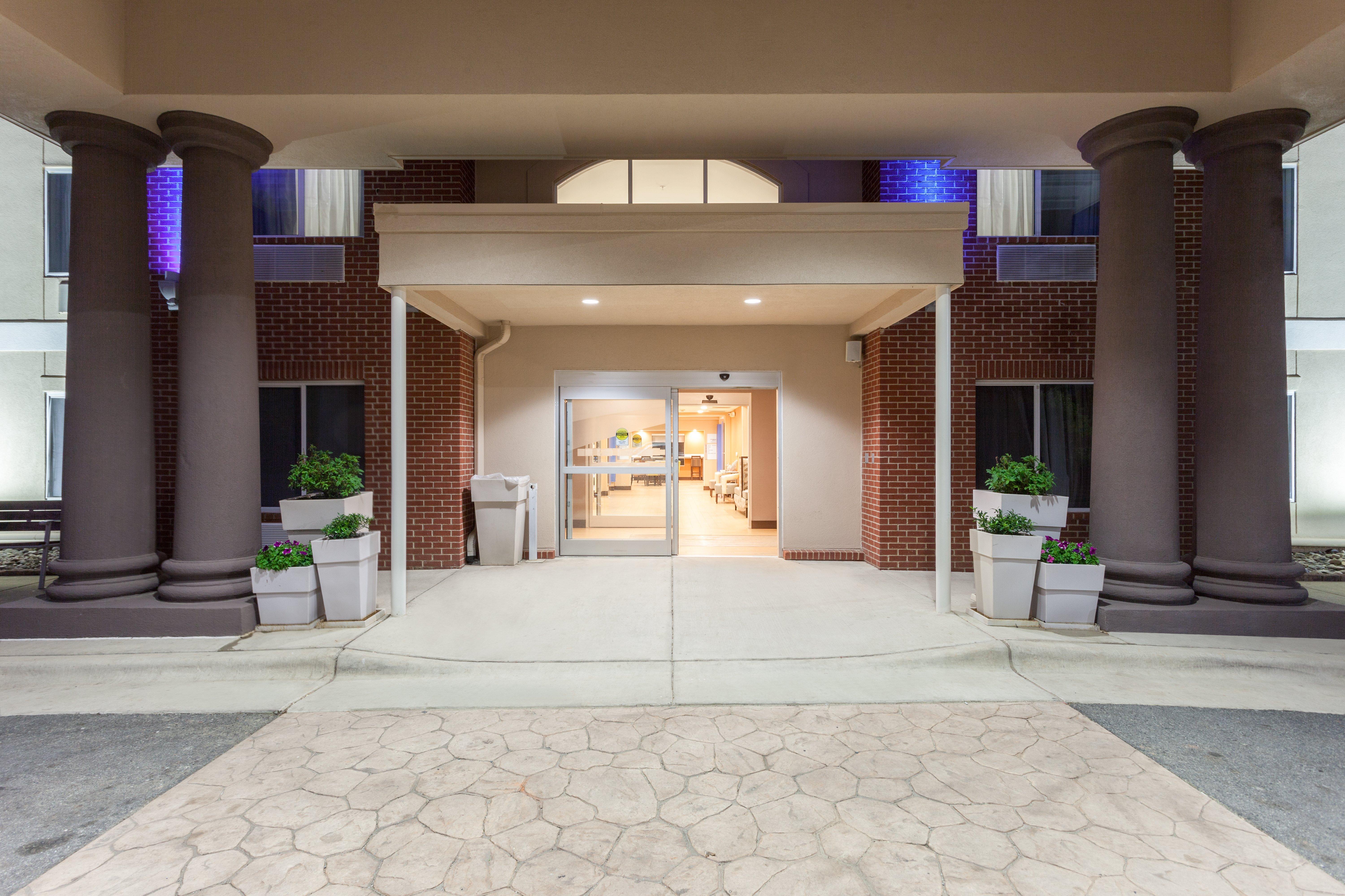 Holiday Inn Express Hotel & Suites Mebane By Ihg Zewnętrze zdjęcie