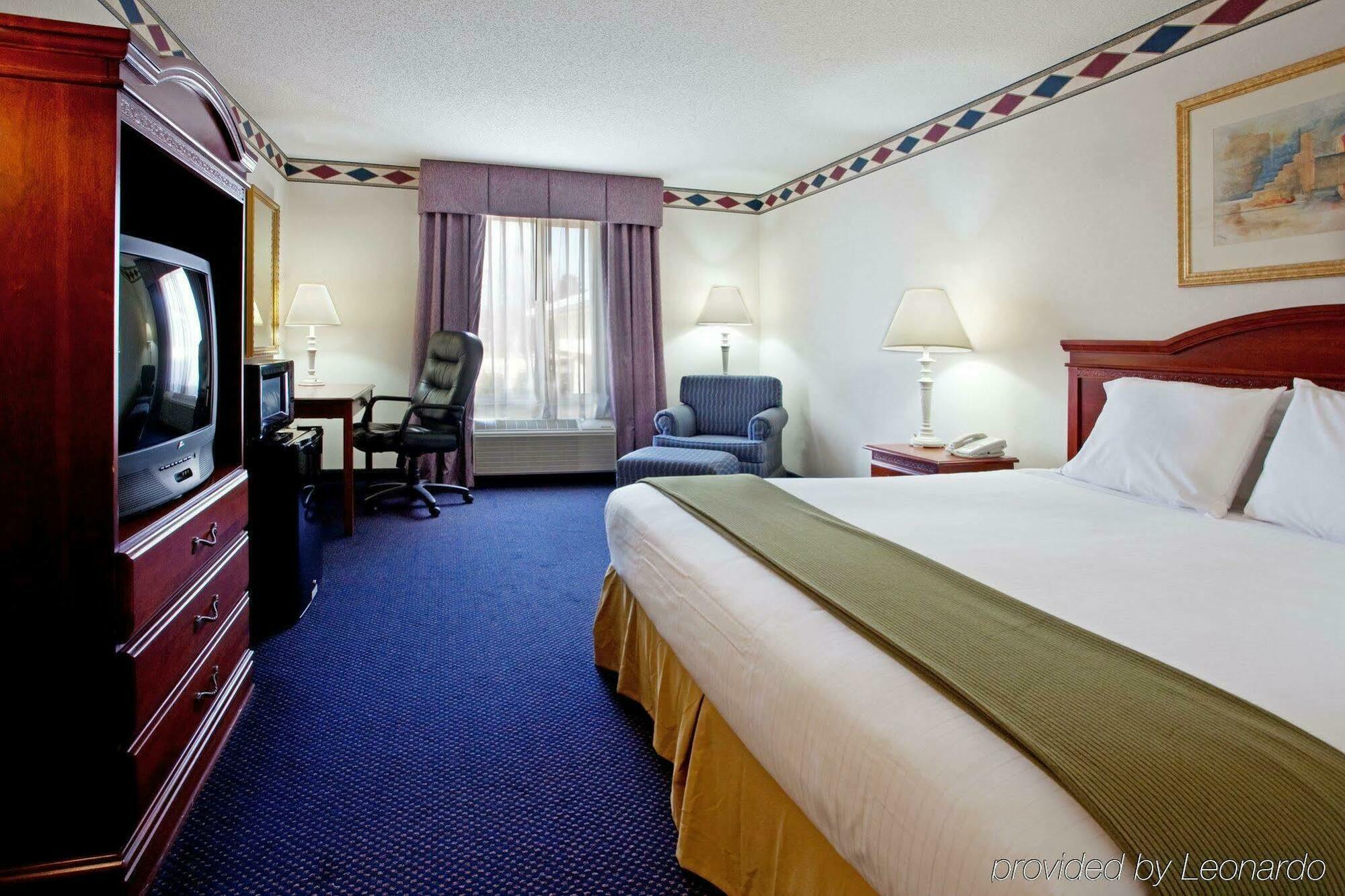 Holiday Inn Express Hotel & Suites Mebane By Ihg Zewnętrze zdjęcie
