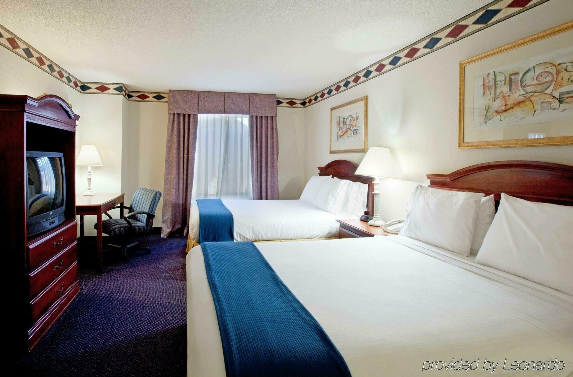 Holiday Inn Express Hotel & Suites Mebane By Ihg Zewnętrze zdjęcie