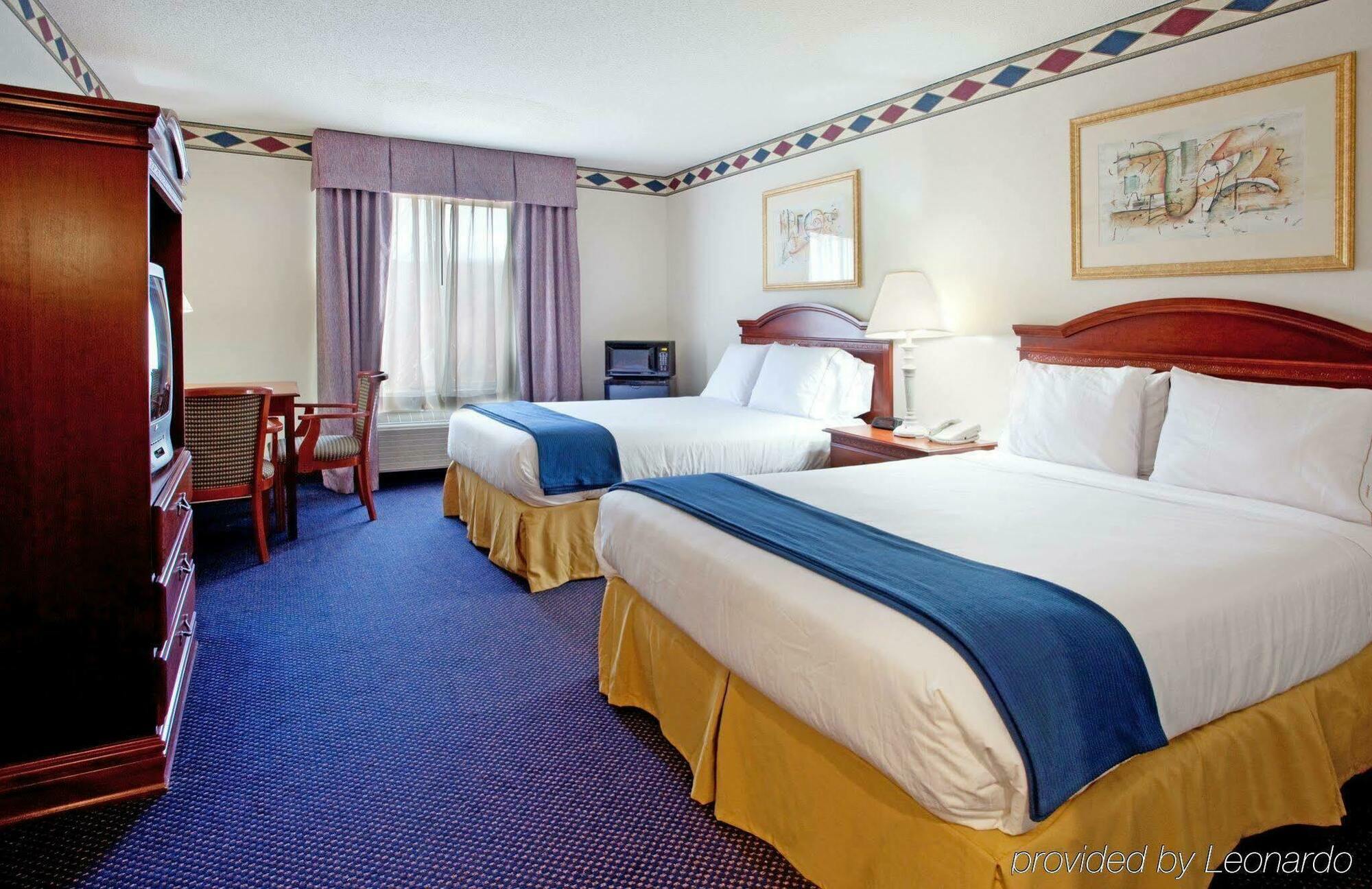 Holiday Inn Express Hotel & Suites Mebane By Ihg Zewnętrze zdjęcie